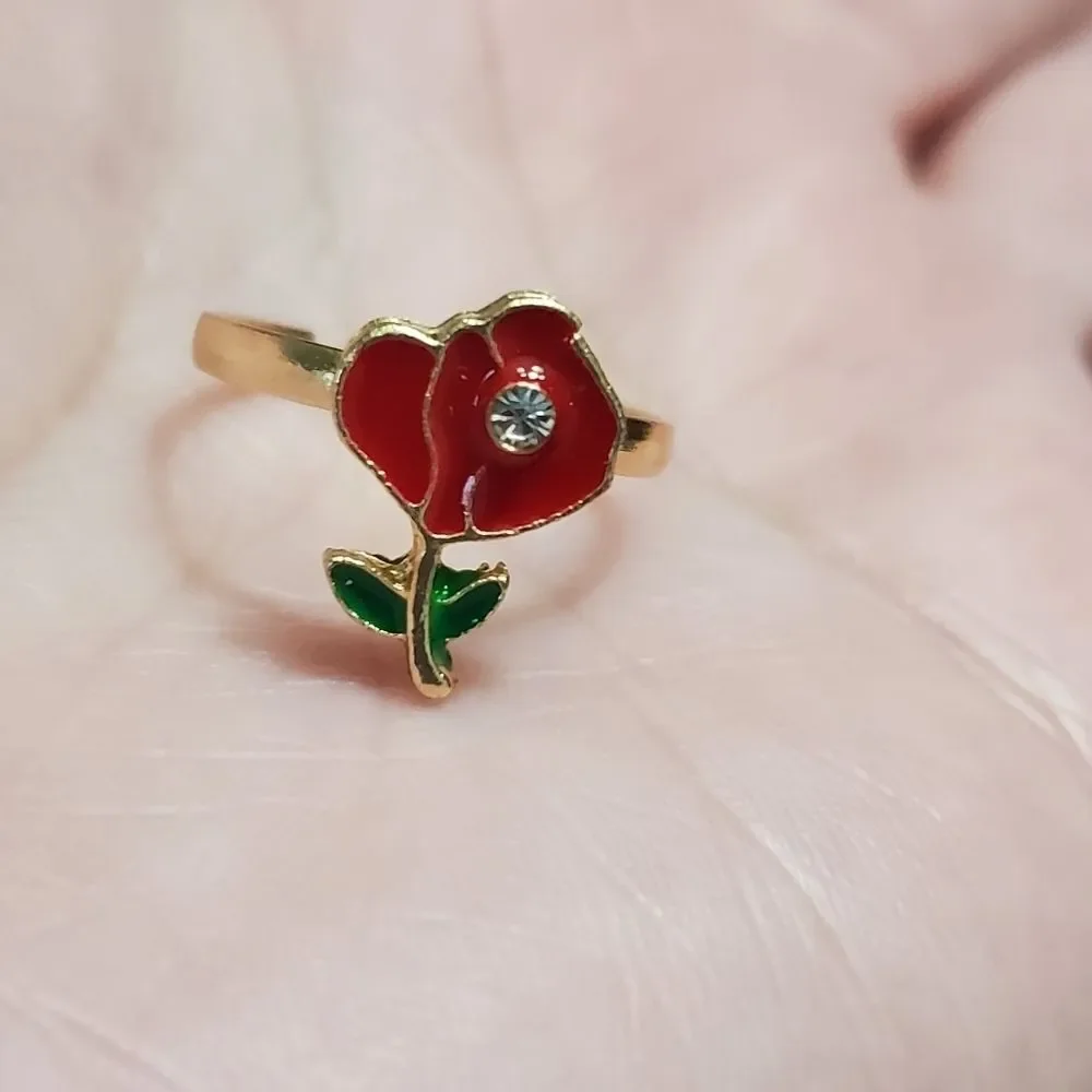 Set of 5 gold tone children's rings